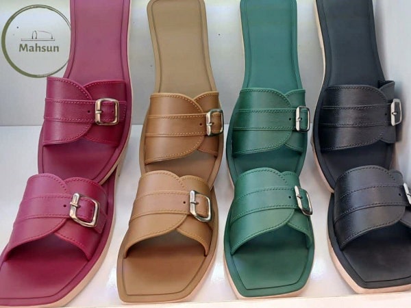 مرکز پخش دمپایی پلاستیکی قم، با قیمت ارزان انواع دمپایی را به فروش می رساند.